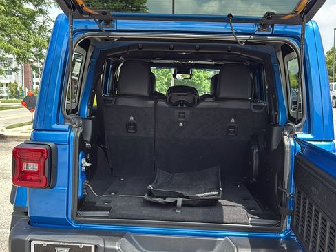 Used 2023 Jeep Wrangler Unlimited Rubicon 392 w/ Xtreme Recon 35" Tire Package AWD/4WD image 31