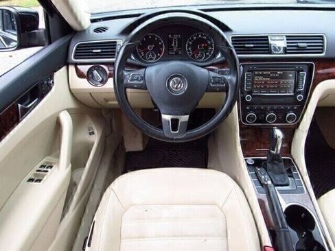 Used 2013 Volkswagen Passat 2.5 SEL Premium FWD image 12