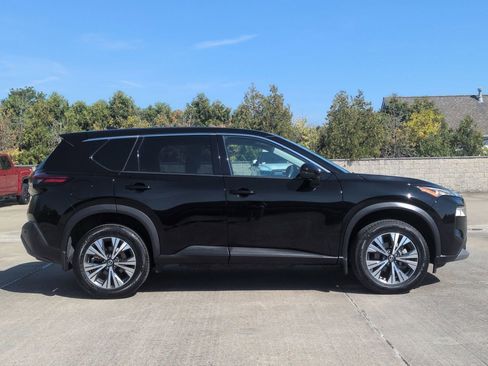 Certified 2021 Nissan Rogue SV image 4