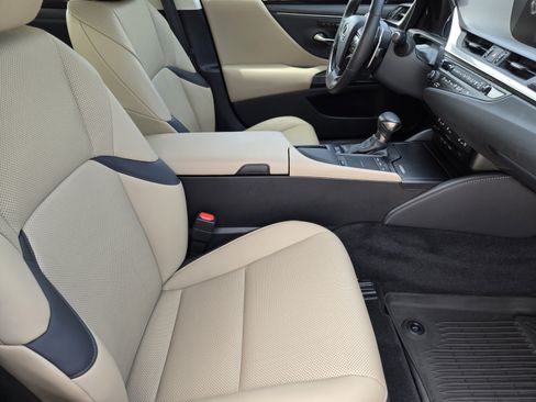 Used 2020 Lexus ES 300h w/ Premium Package FWD image 10
