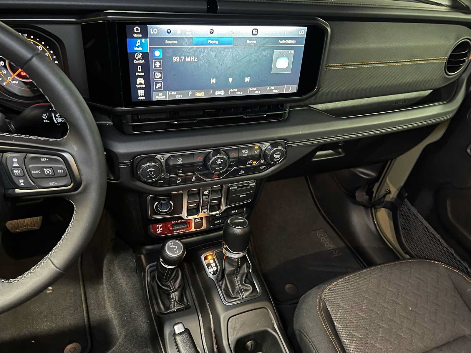 Used 2026 Jeep Gladiator Mojave AWD/4WD image 30