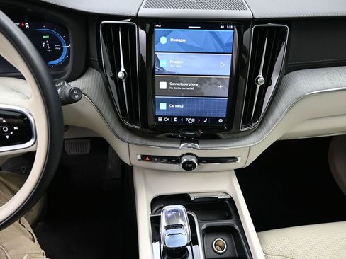 Used 2025 Volvo XC60 T8 Ultra w/ Protection Package Premier image 15