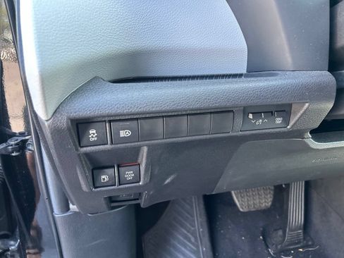 Used 2025 Toyota Sienna LE FWD image 20