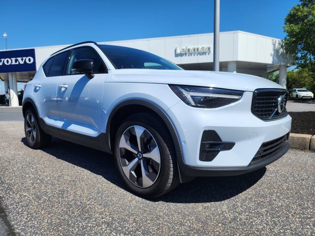 Certified 2026 Volvo XC40 B5 Plus AWD/4WD image 1