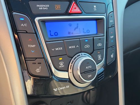 Used 2014 Hyundai Elantra GT w/ Option Group 03 image 29