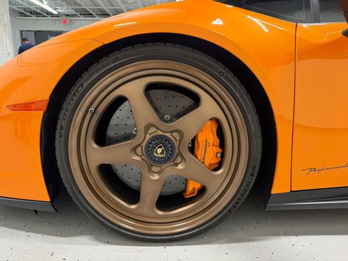 Used 2018 Lamborghini Huracan Performante AWD/4WD image 8