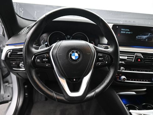 Used 2018 BMW 530i xDrive AWD/4WD image 16