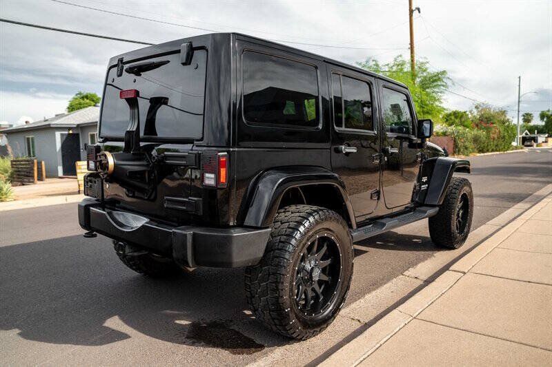 Used 2017 Jeep Wrangler Unlimited Sahara w/ Connectivity Group AWD/4WD image 5