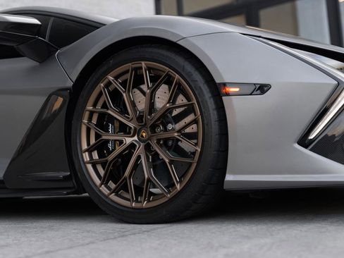 Used 2025 Lamborghini Revuelto AWD/4WD image 23