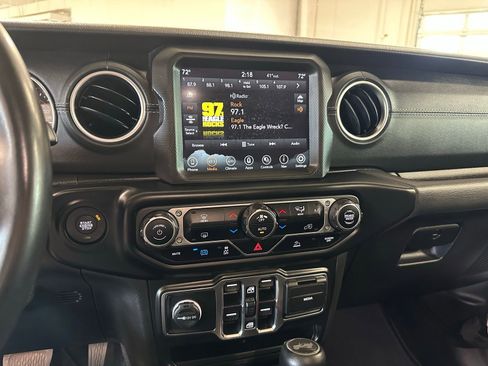 Used 2022 Jeep Wrangler Unlimited Sahara image 24