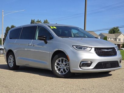 Used 2024 Chrysler Pacifica Touring-L