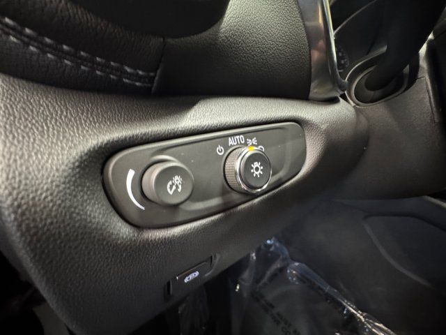 Used 2023 Chevrolet Blazer LT AWD/4WD image 25