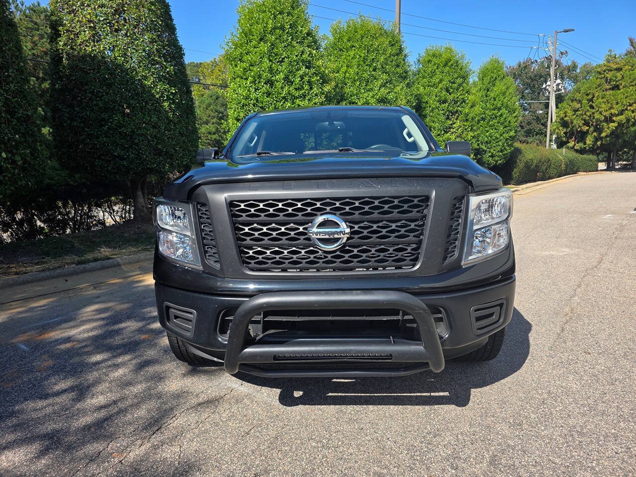 Used 2017 Nissan Titan S AWD/4WD image 10
