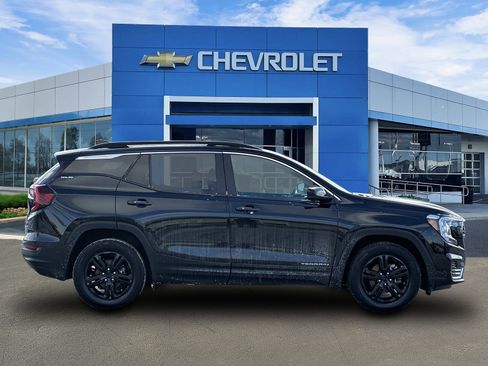 Used 2022 GMC Terrain SLE w/ Driver Convenience Package image 5