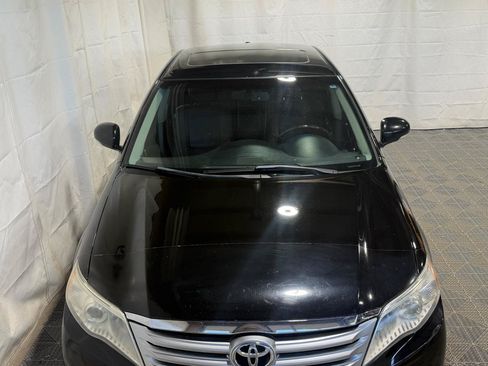 Used 2011 Toyota Avalon Limited FWD image 3