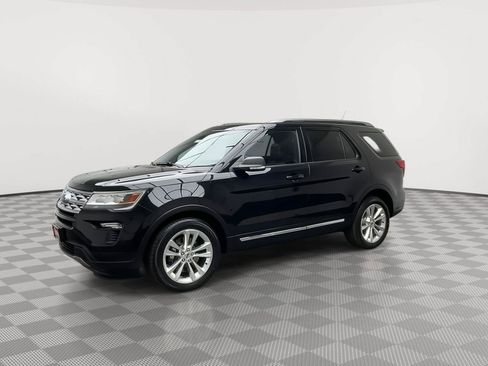 Used 2019 Ford Explorer XLT w/ Equipment Group 202A AWD/4WD image 40