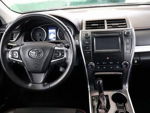 Used 2017 Toyota Camry SE image 13