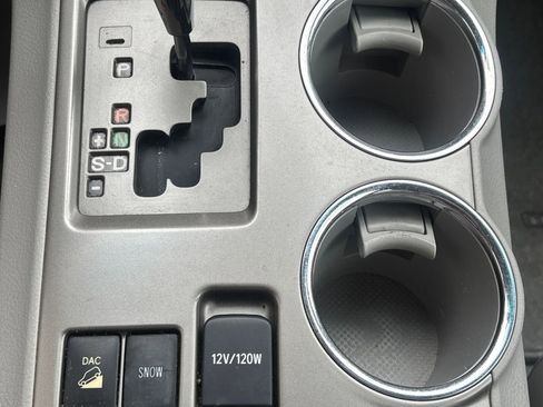 Used 2010 Toyota Highlander SE image 14