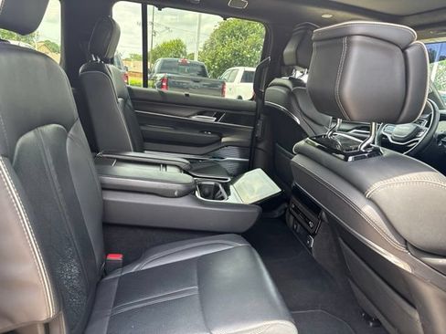 Used 2024 Jeep Compass Limited AWD/4WD image 12