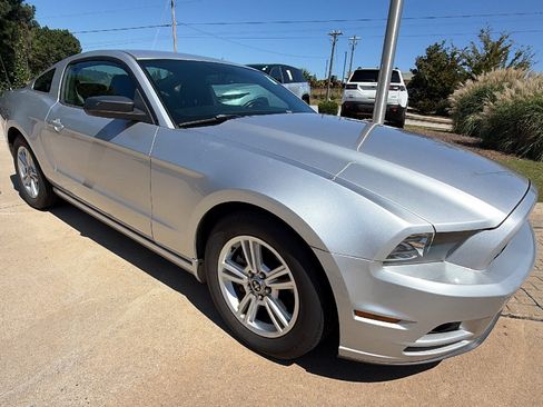 Used 2013 Ford Mustang Coupe RWD image 5
