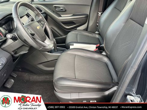 Certified 2022 Chevrolet Trax LT w/ LT Convenience Package image 17