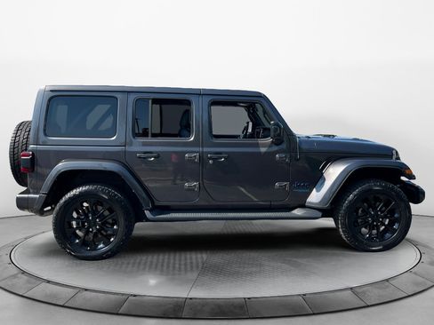 Used 2021 Jeep Wrangler Unlimited Sahara AWD/4WD image 8