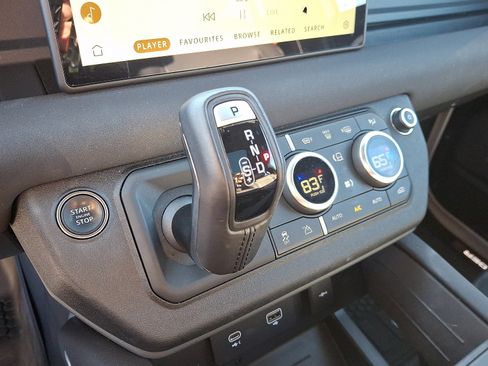 Used 2023 Land Rover Defender 110 X-Dynamic SE image 15