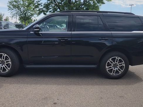 Used 2025 Ford Expedition Active AWD/4WD image 3