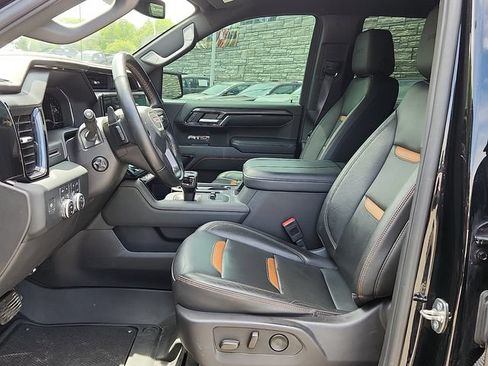 Used 2024 GMC Sierra 1500 AT4 w/ AT4 Premium Package AWD/4WD image 12