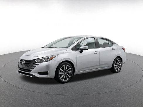 Used 2025 Nissan Versa SV FWD image 3