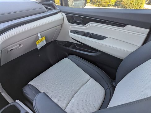Used 2026 Honda Odyssey Elite image 13