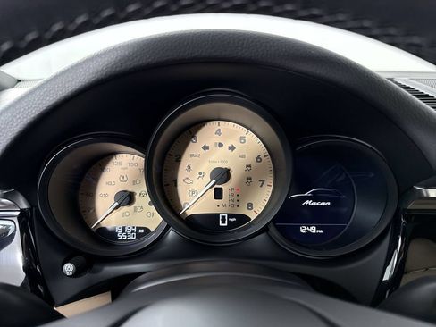 Certified 2024 Porsche Macan Turbo AWD/4WD image 36