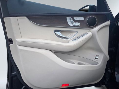 Used 2022 Mercedes-Benz GLC 300 4MATIC image 10