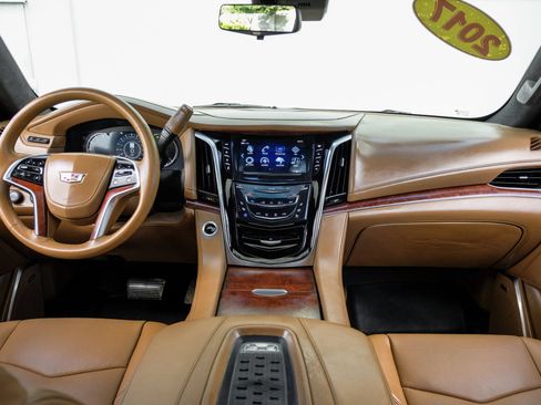 Used 2017 Cadillac Escalade ESV Platinum AWD/4WD image 20