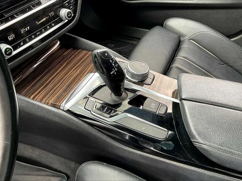 Used 2019 BMW 530i w/ Convenience Package image 16