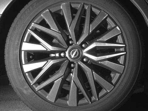 Used 2025 Nissan Altima 2.5 SV FWD image 15