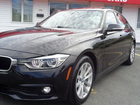 Used 2018 BMW 320i xDrive Sedan w/ Convenience Package AWD/4WD image 17