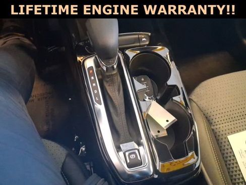 Used 2025 Chevrolet Trax LT image 16