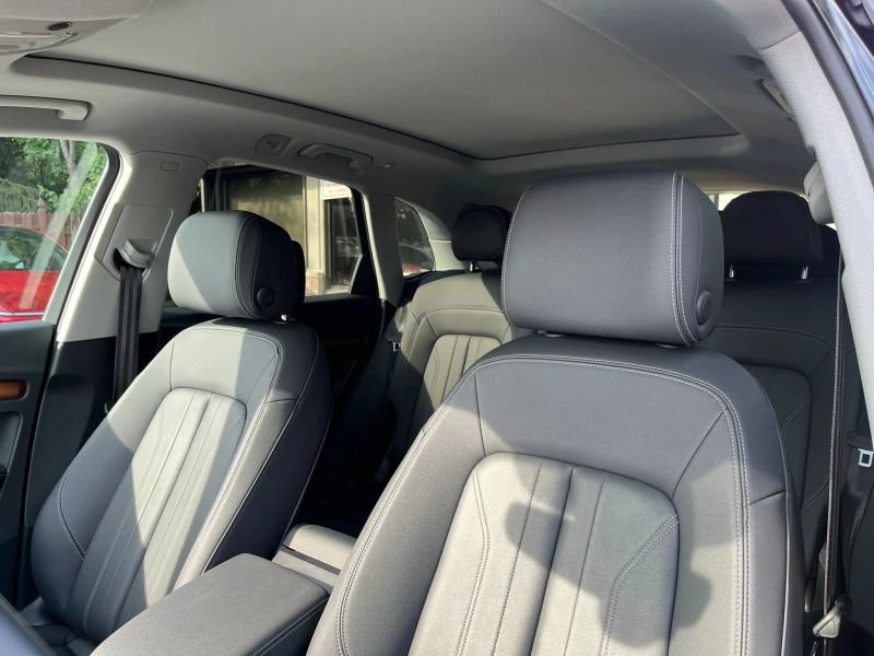 Used 2023 Audi Q5 2.0T Premium Plus w/ Premium Plus Package AWD/4WD image 12