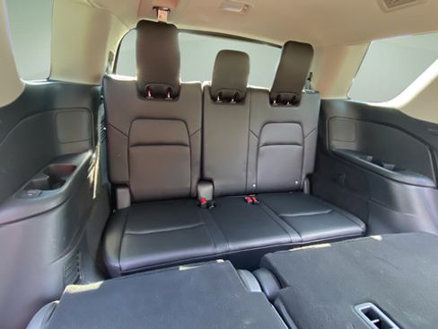 Used 2023 Nissan Pathfinder SL AWD/4WD image 38