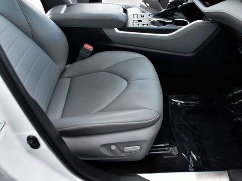 Certified 2023 Toyota Highlander XLE image 14