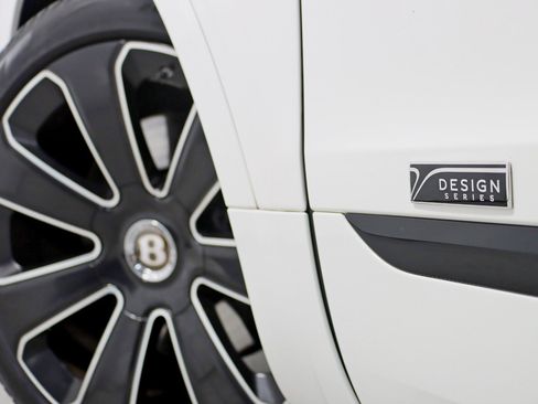 Used 2020 Bentley Bentayga Design Series AWD/4WD image 12