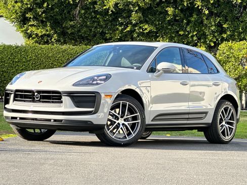 Used 2026 Porsche Macan image 1