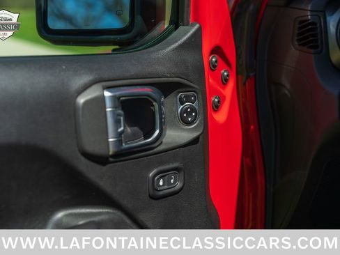 Used 2020 Jeep Gladiator Sport w/ Technology Group AWD/4WD image 44