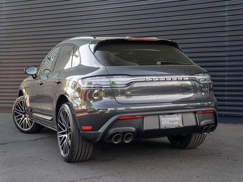 Certified 2026 Porsche Macan AWD/4WD image 3