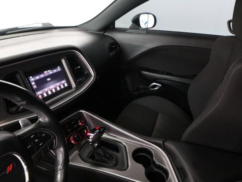 Used 2019 Dodge Challenger R/T w/ Driver Convenience Group RWD image 19