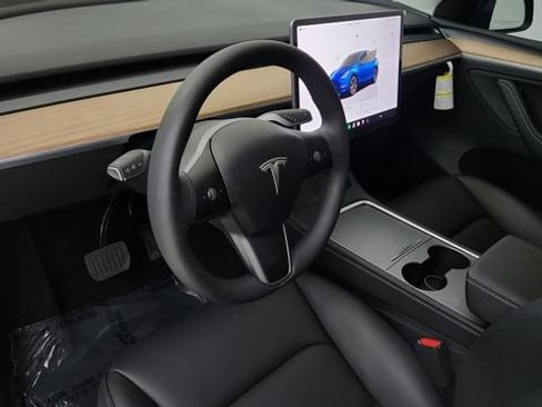 Used 2025 Tesla Model Y Long Range RWD image 61