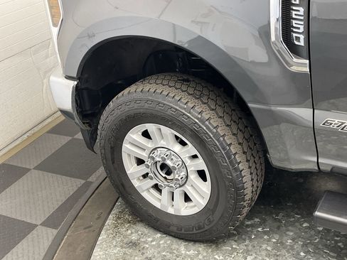 Used 2019 Ford F250 XLT w/ Camper Package image 28