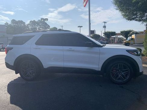 Used 2025 Ford Explorer ST w/ Sun And Sound Package AWD/4WD image 9