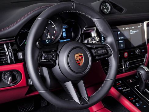 New 2026 Porsche Macan image 18